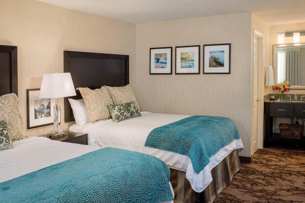 Queen Room with Two Queen Beds - Non-Smoking interior